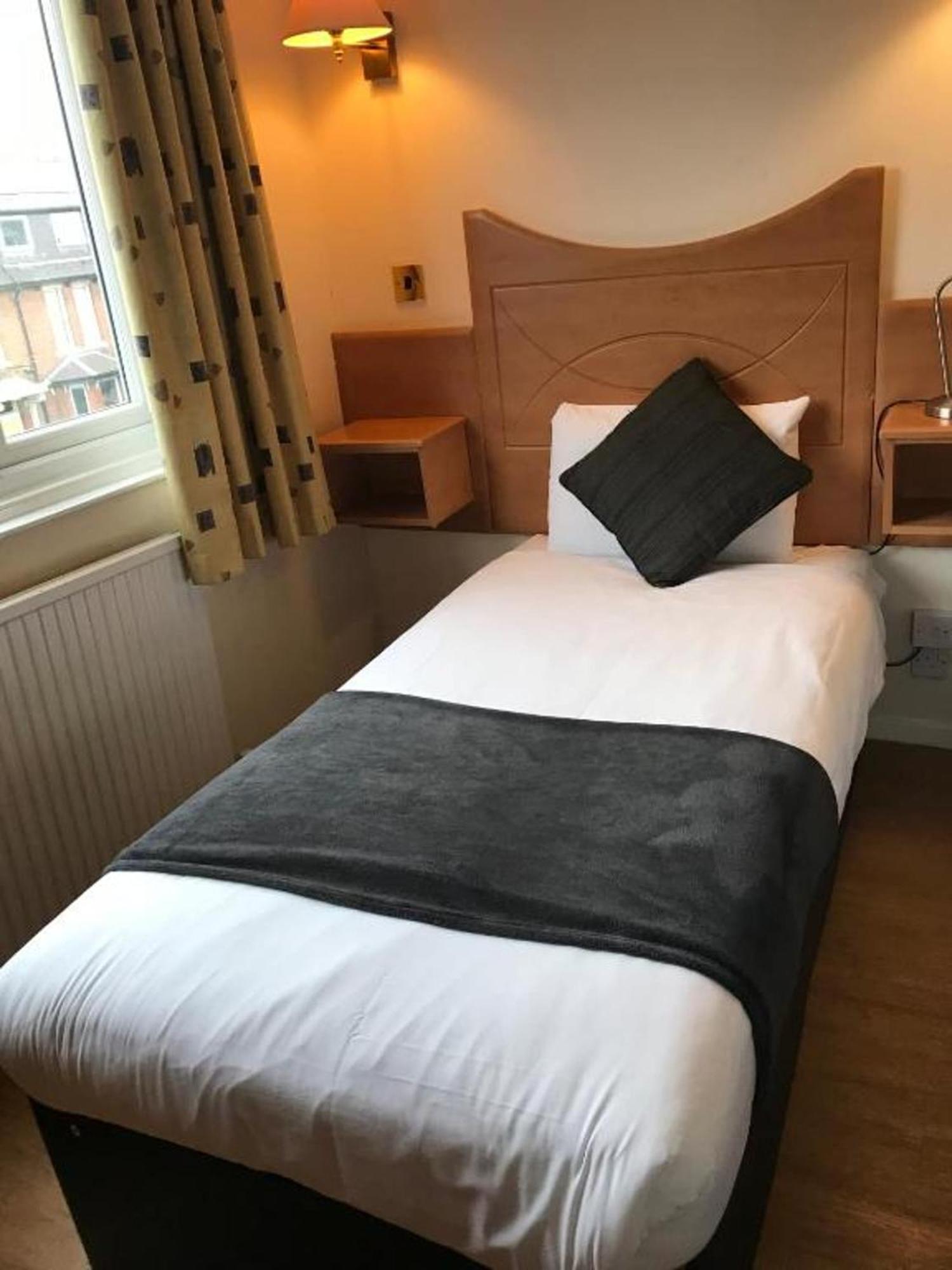 Whites Hotel Newcastle upon Tyne Bagian luar foto